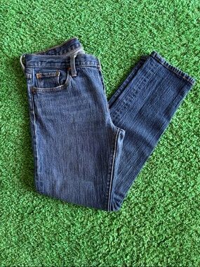 Women’s CT Levi’s blue jeans